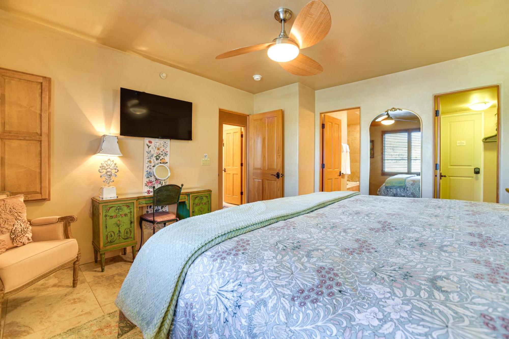 Walk To Plaza With Kiva Fireplace! Apartamento