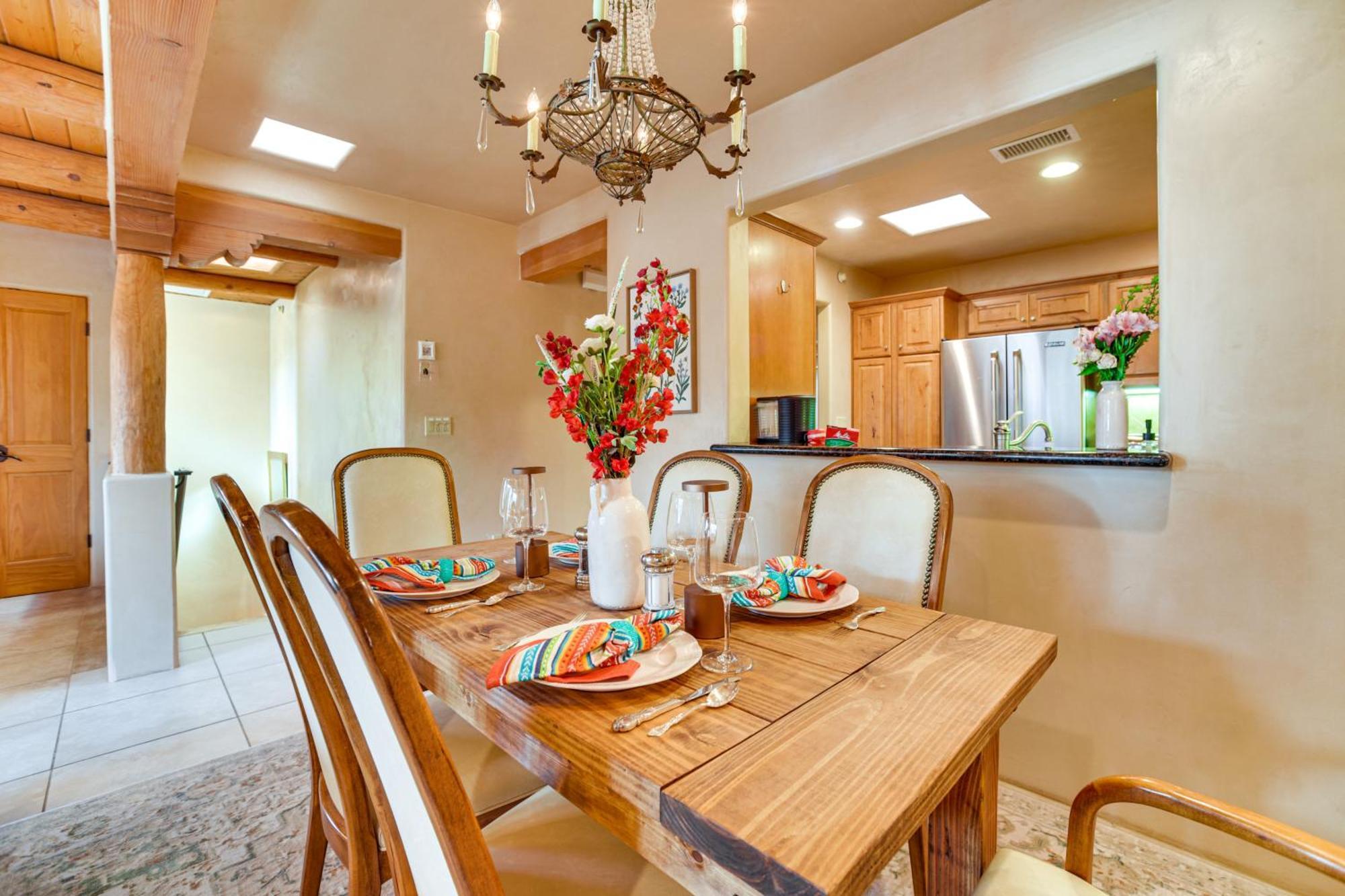 Walk To Plaza With Kiva Fireplace! *