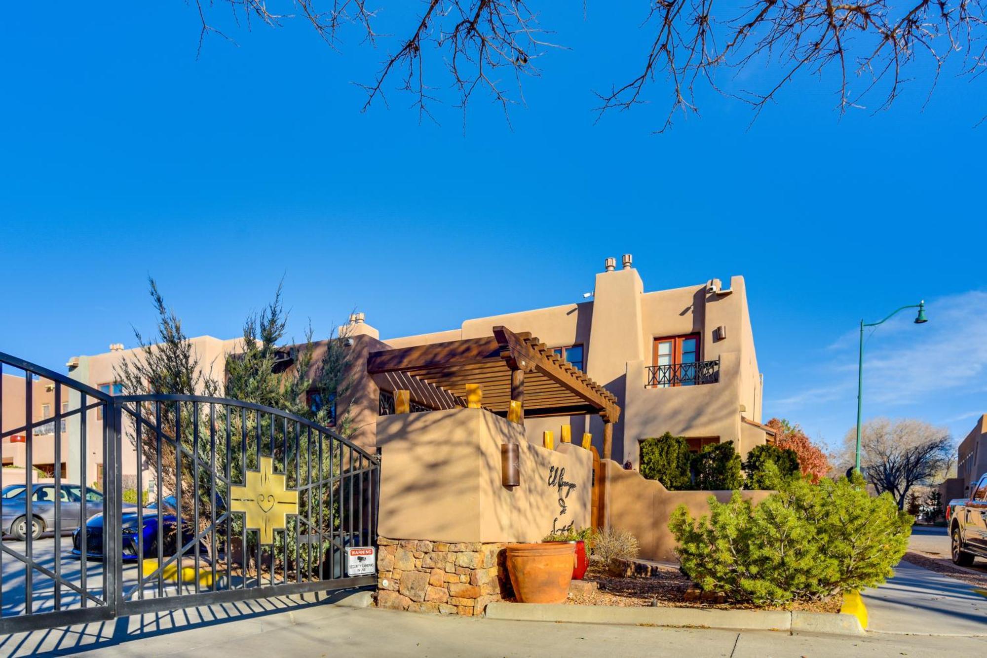 Walk To Plaza With Kiva Fireplace! Apartamento *